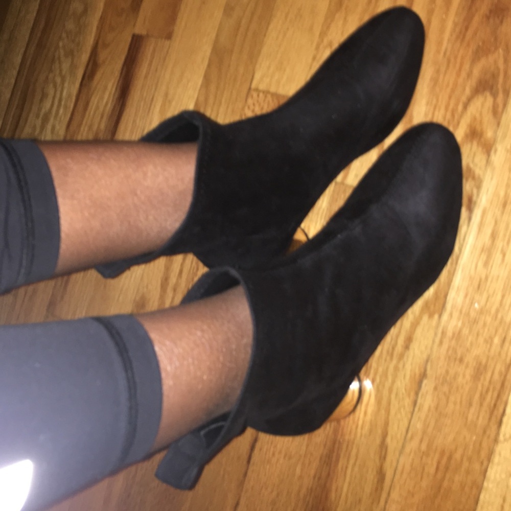 🔥CLEARANCE🔥Beautiful Black Suede JustFab Booties - Picture 6 of 6